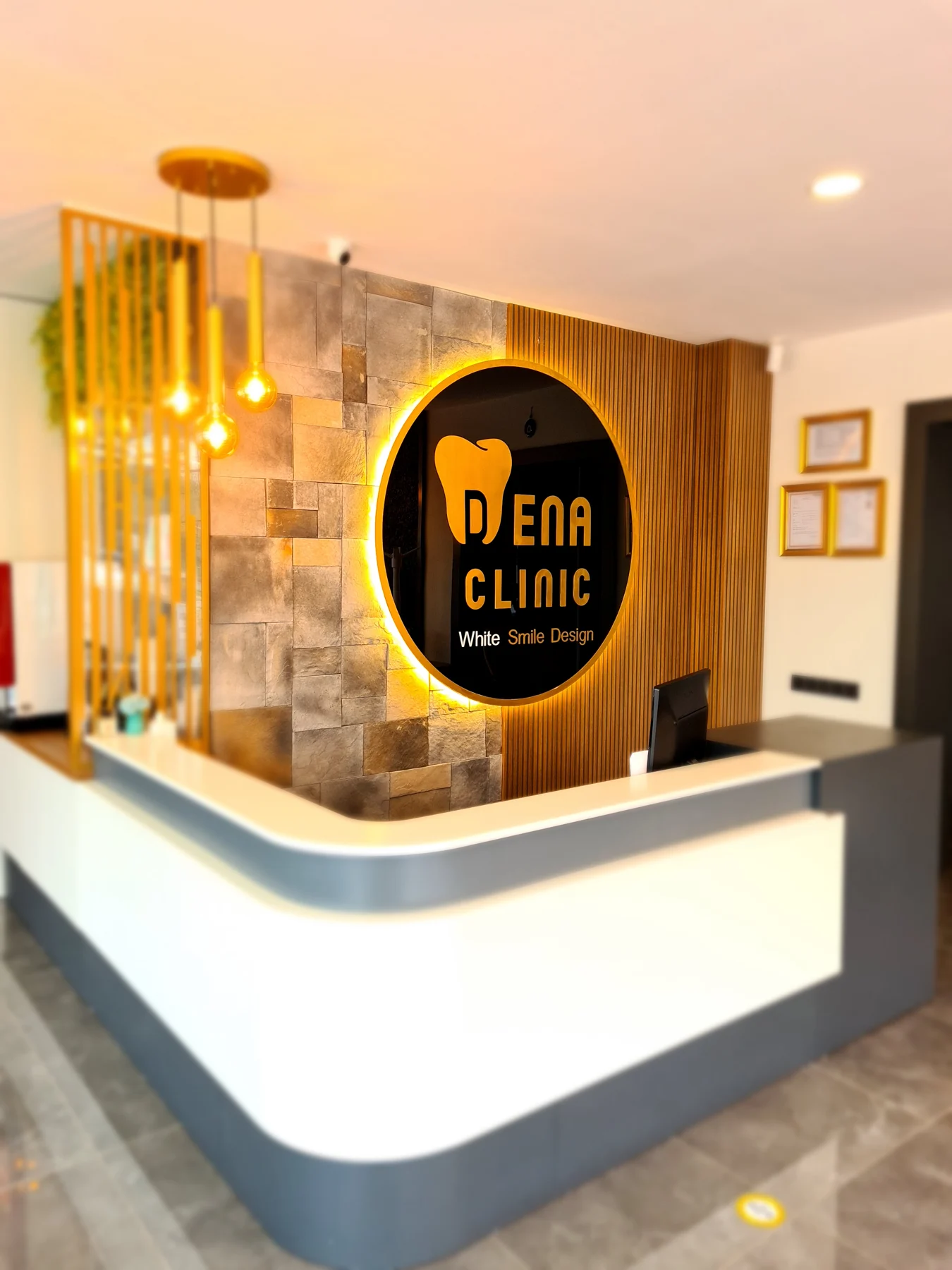 Dena Clinic resepsiyonu